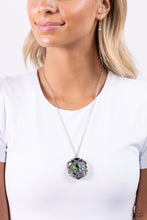 Cargar imagen en el visor de la galería, Flowering Fantasy Green Necklace
