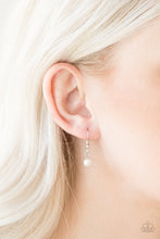 Cargar imagen en el visor de la galería, A Touch of CLASSY White Pearl Necklace