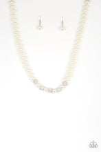 Cargar imagen en el visor de la galería, Posh Boss Black/White Pearl Necklace