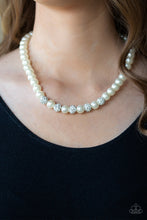 Cargar imagen en el visor de la galería, Posh Boss Black/White Pearl Necklace