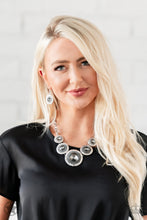 Cargar imagen en el visor de la galería, Global Glamour Silver Necklace