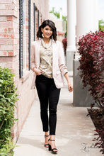 Cargar imagen en el visor de la galería, Regal Zi Collection Pearl Necklace