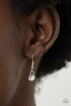 Cargar imagen en el visor de la galería, A Mothers Heart White Necklace