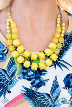 Cargar imagen en el visor de la galería, Summer Excursion Yellow Necklace
