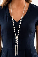 Load image into Gallery viewer, Vintage Diva White Pearl Necklace