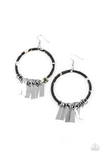 Load image into Gallery viewer, Garden Chimes Black Earring
