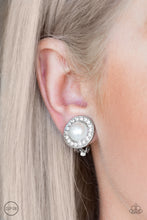 Cargar imagen en el visor de la galería, Definitely Dapper White Earring
