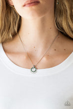 Cargar imagen en el visor de la galería, Front and CENTERED Green Necklace
