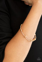 Load image into Gallery viewer, Standout Shine Gold Bracelet
