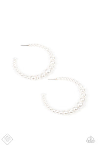 Glamour Graduate White Pearl Earring