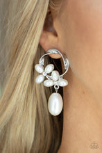 Cargar imagen en el visor de la galería, Elegant Expo White Pearl Earring
