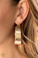 Load image into Gallery viewer, Curve Crushin Gold Earring
