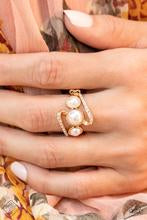 Load image into Gallery viewer, Posh Progression Gold Pearl Ring
