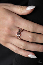 Cargar imagen en el visor de la galería, Daisy Dapper Copper Ring
