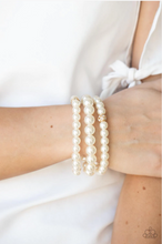 Cargar imagen en el visor de la galería, Here Comes The Heiress Gold Pearl Bracelet
