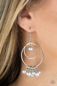 New York Attraction Silver Pearl Earring