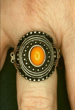 Cargar imagen en el visor de la galería, Oasis Moon Orange Ring
