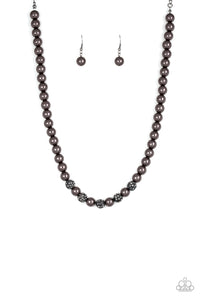 Posh Boss Black/White Pearl Necklace