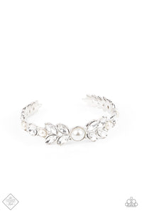 Regal Reminiscence Pearl Bracelet