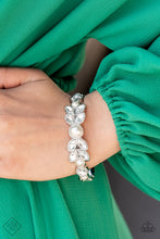 Load image into Gallery viewer, Regal Reminiscence Pearl Bracelet
