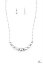 Cargar imagen en el visor de la galería, Soho Sweetheart Silver Pearl Necklace
