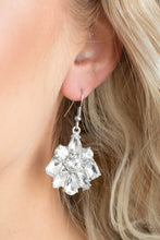 Cargar imagen en el visor de la galería, Fiercely Famous Silver/ White Earring
