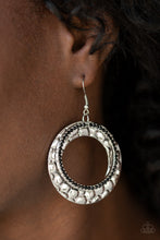 Load image into Gallery viewer, Cinematic Shimmer Black Earring
