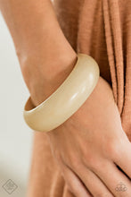 Cargar imagen en el visor de la galería, Whimsically Woodsy White Bracelet
