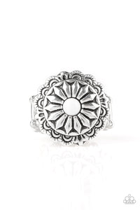 Daringly Daisy Purple/ White Ring