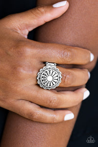 Daringly Daisy Purple/ White Ring